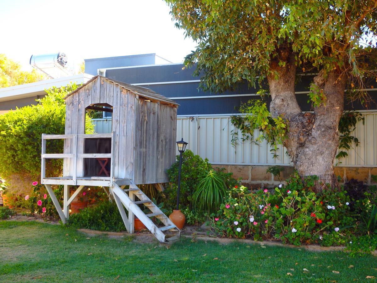 Lazy Lobster Holiday Units & Chalets Port Denison Exterior foto
